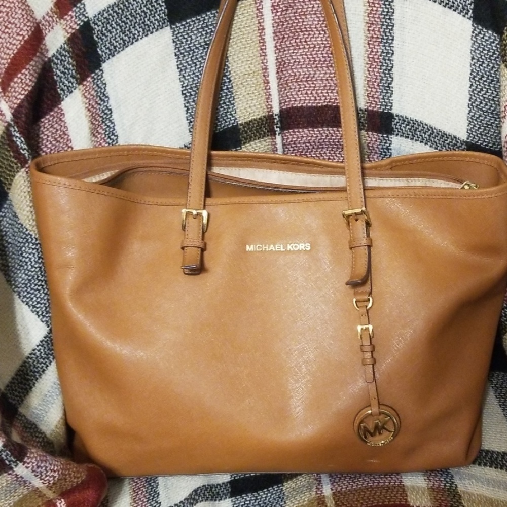 Michael Kors Jet Set Tote:Acorn